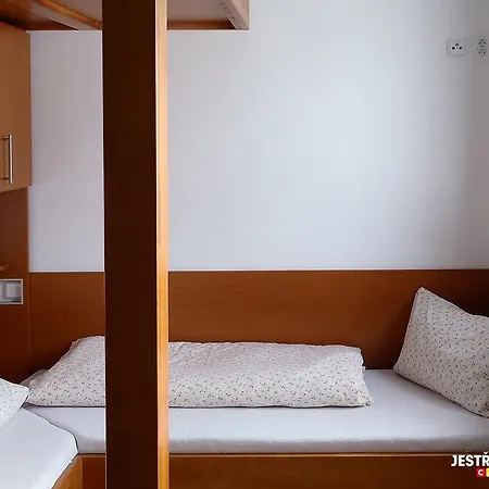 Kemp Jestrabi I. Camping